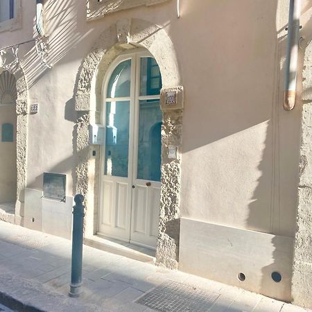 Ortigia Dreaming Apartment Syracuse Bagian luar foto