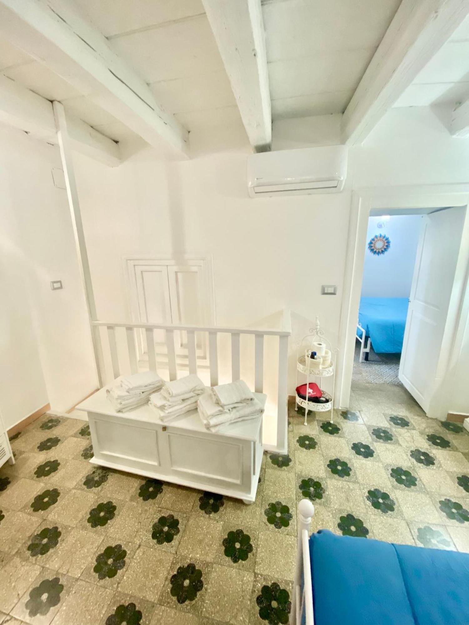 Ortigia Dreaming Apartment Syracuse Bagian luar foto